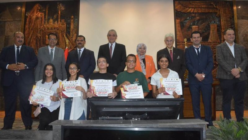 محافظ الغربية خلال