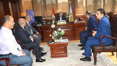 محافظ الغربية يناقش مستجدات الأعمال في 