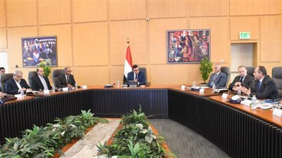 وزير الإسكان يتابع العمل بمشروعات المياه والصرف وأبراج العلمين الجديدة