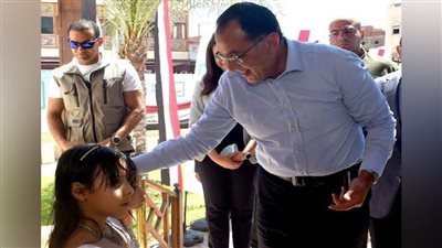 رئيس الوزراء يصل الأقصر لبدء جولة تفقدية لمشروعات في قطاعات تعليمية وصحية وخدمية وسياحية