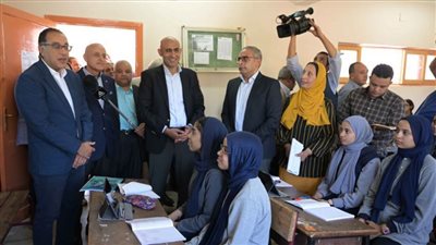 رئيس الوزراء يتابع سير وانتظام العملية التعليمية.. وتطبيق إجراءات التعامل مع مشكلة الكثافات الطلابية