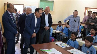 رئيس الوزراء يزور مدرسة وادي الملكات الابتدائية المشتركة بمدينة الأقصر 