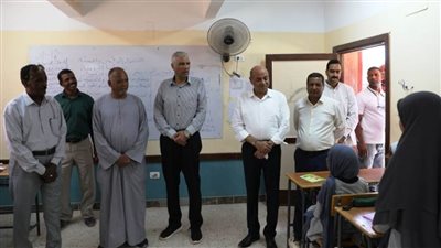 محافظ أسوان يتفقد سير العملية التعليمية بمدرسة كلابشة للتعليم الأساسي