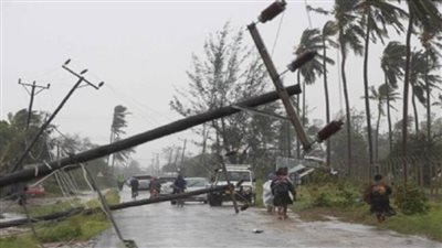 عاجل|  برياح سرعتها 100 ميل في الساعة.. فلوريدا تحت القصف 