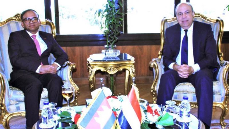 وزير الطيران وسفير