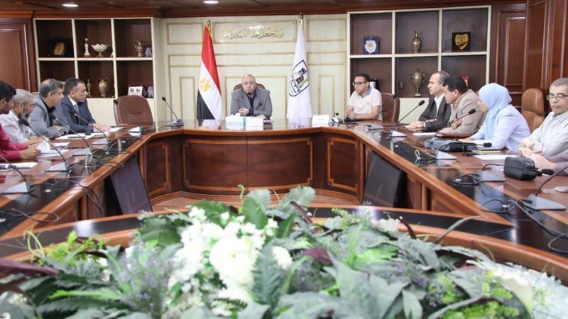 اجتماع محافظ بنى