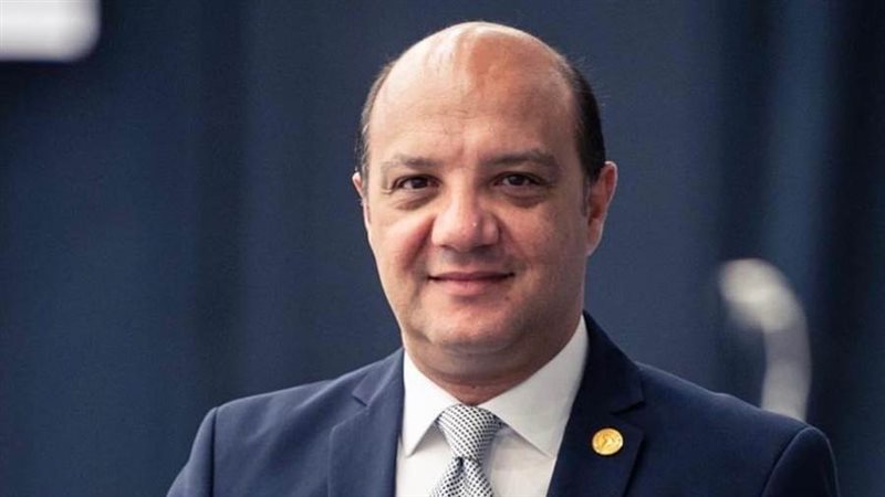 الدكتور إيهاب أمين