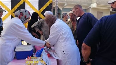  بالصور.. فحص 2816 طائرًا وماشية في قرية 