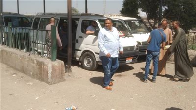 محافظ أسيوط يوجه بتوفير أتوبيسات وسيارات أجرة لنقل المواطنين عقب تأخر حركة القطارات