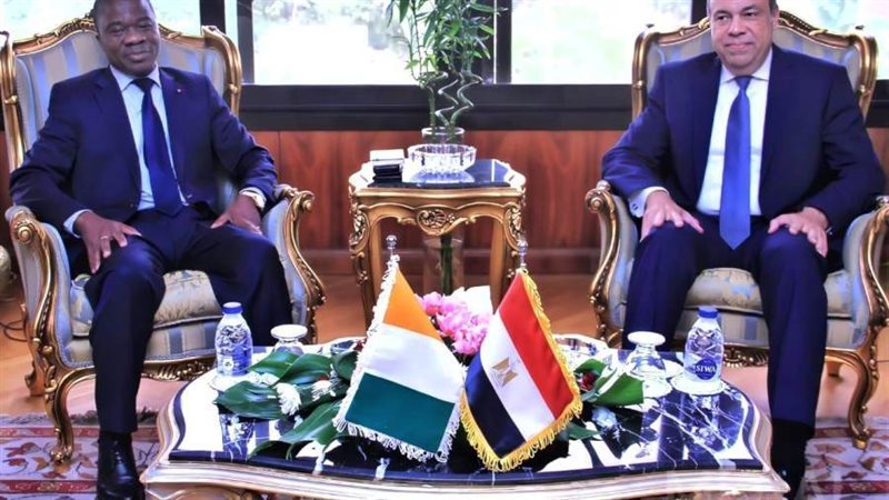 وزير الطيران وسفير