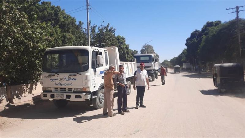 جانب من رفع مخلفات