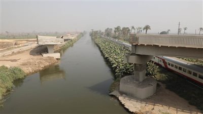 يوم حافل لمحافظ بني سويف.. تفقد محورالفشن وتابع الإزلات وتدريب المعلمين والقوافل الطبية