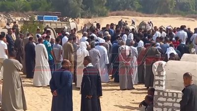 أهالي أسيوط يشيعون جثمان الطالبة هاجر ياسر إحدى ضحايا أتوبيس جامعة الجلالة.. صور