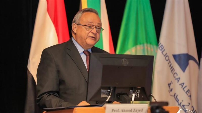 دكتور احمد زايد مدير