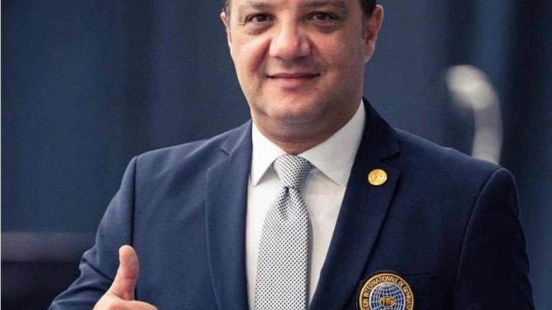 الدكتور إيهاب أمين