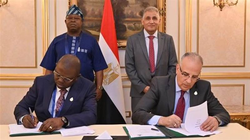 مصر ونيجيريا توقعان