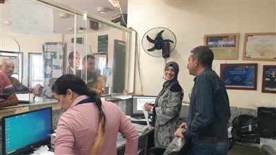 رئيس حي جنوب الغردقة يؤكد علي سرعة الانتهاء من معاملات المواطنين داخل المركز التكنولوجي بالحي |صور