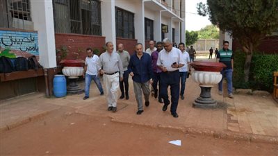 محافظ أسيوط يتفقد مدرستي الجامعة الثانوية والإعدادية المشتركة لمتابعة انتظام العملية التعليمية