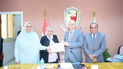 النعماني يكرم الكليات الفائزة في مسابقة أفضل كلية في خدمة المجتمع وتنمية البيئة بجامعة سوهاج