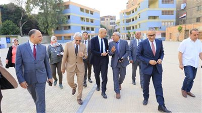 وزير التعليم يتفقد مدرستين بالسيدة زينب 