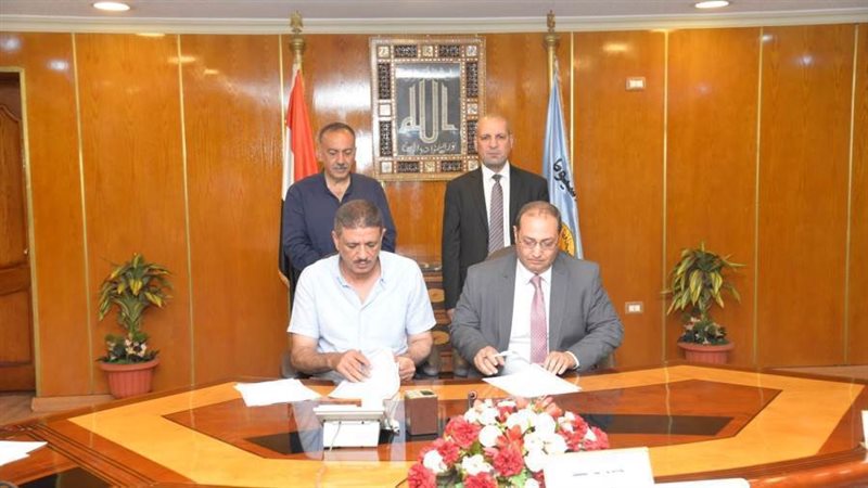 جانب من توقيع البرتوكول