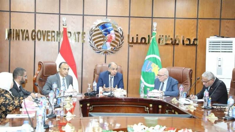 محافظ المنيا خلال