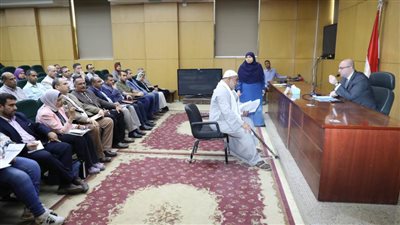  محافظ بني سويف يوجه بالحلول العاجلة ومتابعة المشكلات والشكاوي الخاصة بالمواطنين
