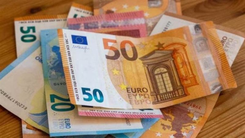 العملات العربية والأجنبية