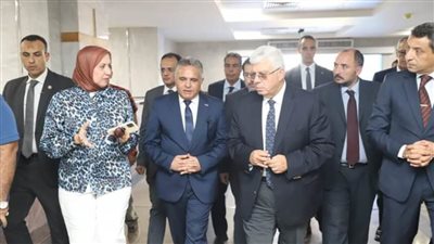 وزير التعليم العالي يتفقد المستشفى الجامعي لجامعة السويس