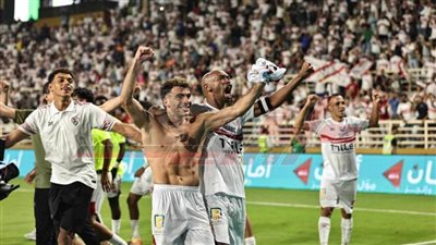 جماهير الزمالك تحتفل مع لاعبيها باستاد آل نهيان