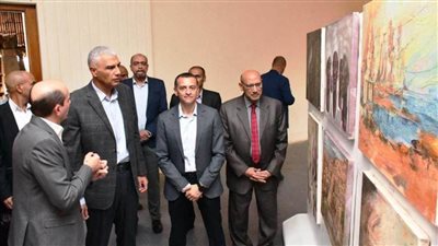 محافظ أسوان يفتتح معرض 