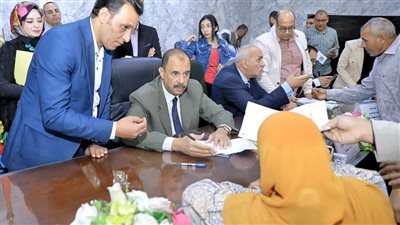  406 مواطنين يعرضون مشاكلهم وطلباتهم من مختلف مراكز محافظة سوهاج 