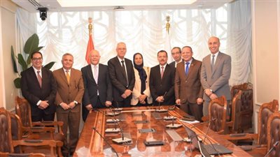 وزير التعليم العالي يجتمع برؤساء الجامعات الحكومية الثمانية لعرض الإمكانيات المادية لإنشاء الجامعات الأهلية