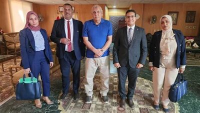 محافظ الوادي يبحث التعاون مع إحدى شركات التأمين لتوفير فرص عمل لشباب الخريجين