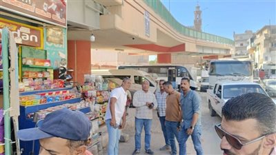 حملة مكبرة لإزالة الإشغالات والتعديات على حرم الطرق بشوارع حي شرق أسيوط