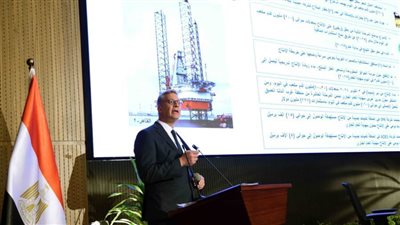 وزير البترول والثروة المعدنية يستعرض أهم محاور عمل الوزارة في المرحلة الحالية