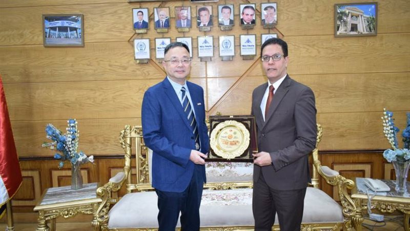 رئيس جامعة بنها ونائب