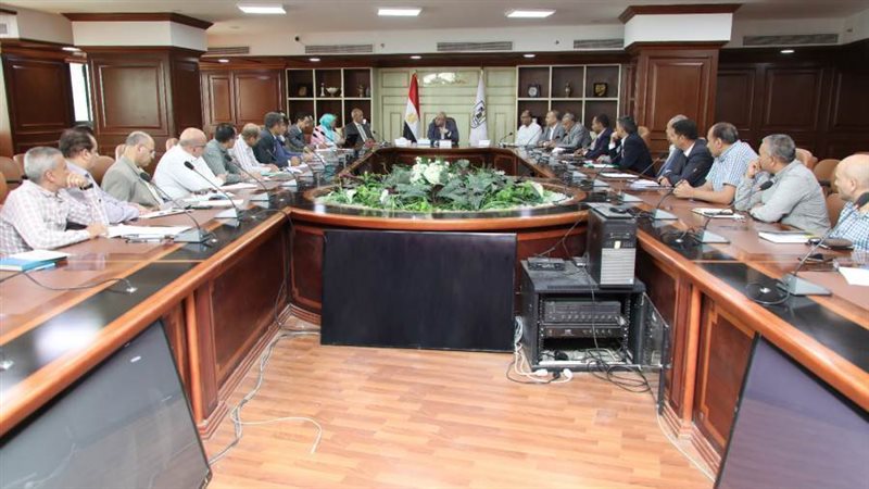 اجتماع محافظ بنى