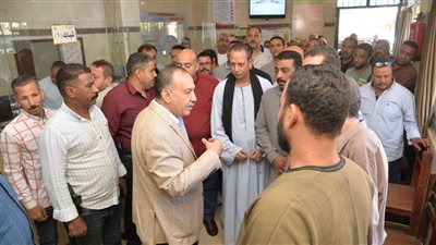 محافظ أسيوط يلتقي المواطنين بالمركز التكنولوجي بساحل سليم