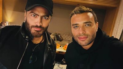 يحضران لمفاجأة.. تامر حسني ورامي صبري في الاستديو