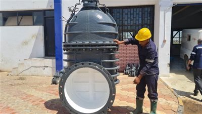 استمرار خطة الصيانة الوقائية لـ15158 محبس مياه بشبكات مياه الشرب بسوهاج