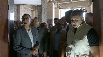 رئيس الوزراء يغير مسار جولته التفقدية بمحافظة السويس لتفقد مشروع ترميم «قصر الثقافة»