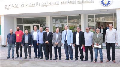 خالد عيش يلتقي ممثلي اللجان النقابية لشركة السكر لبحث مطالبهم بحضور رئيس الشركة