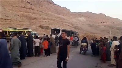 الدفع بسيارات الإسعاف لحادث تصادم أتوبيس على طريق دير مار مينا المعلق بأسيوط