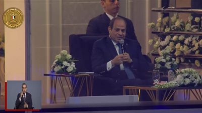 الرئيس السيسي يوجه الشكر للفنان محمد منير لتواجده باحتفالية 