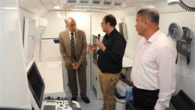 لأول مرة بالصعيد محافظ المنيا يتفقد سيارات الخدمة المنزلية بمبادرة بداية