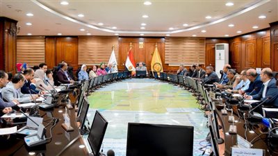 رئيس جامعة بني سويف يترأس شؤون التعليم والطلاب وخدمة المجتمع والبيئة