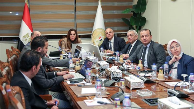 د.منال عوض تجتمع