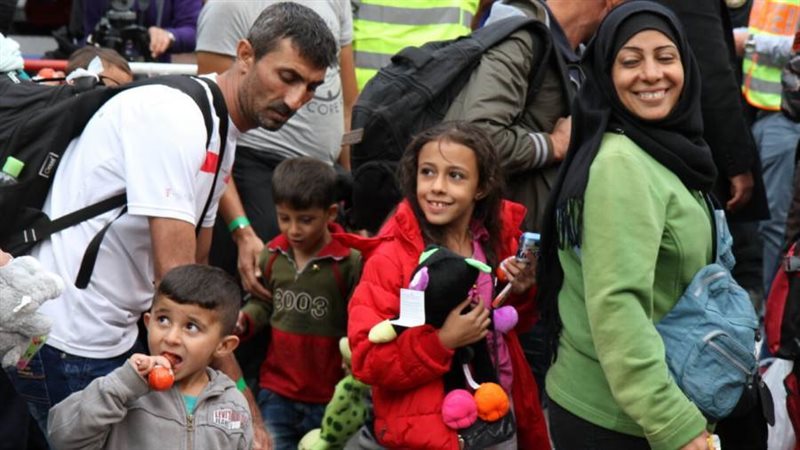 أسرة مهاجرة تبحث