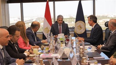 وزير السياحة والآثار يلتقي مسؤولي شركة أرويا كروز للرحلات البحرية